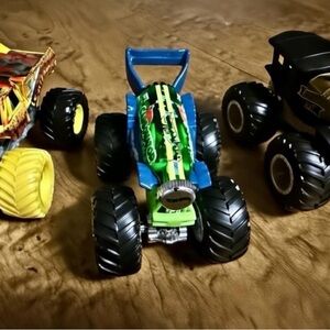 Hot Wheels Monster Trucks toy set of 3 #M3